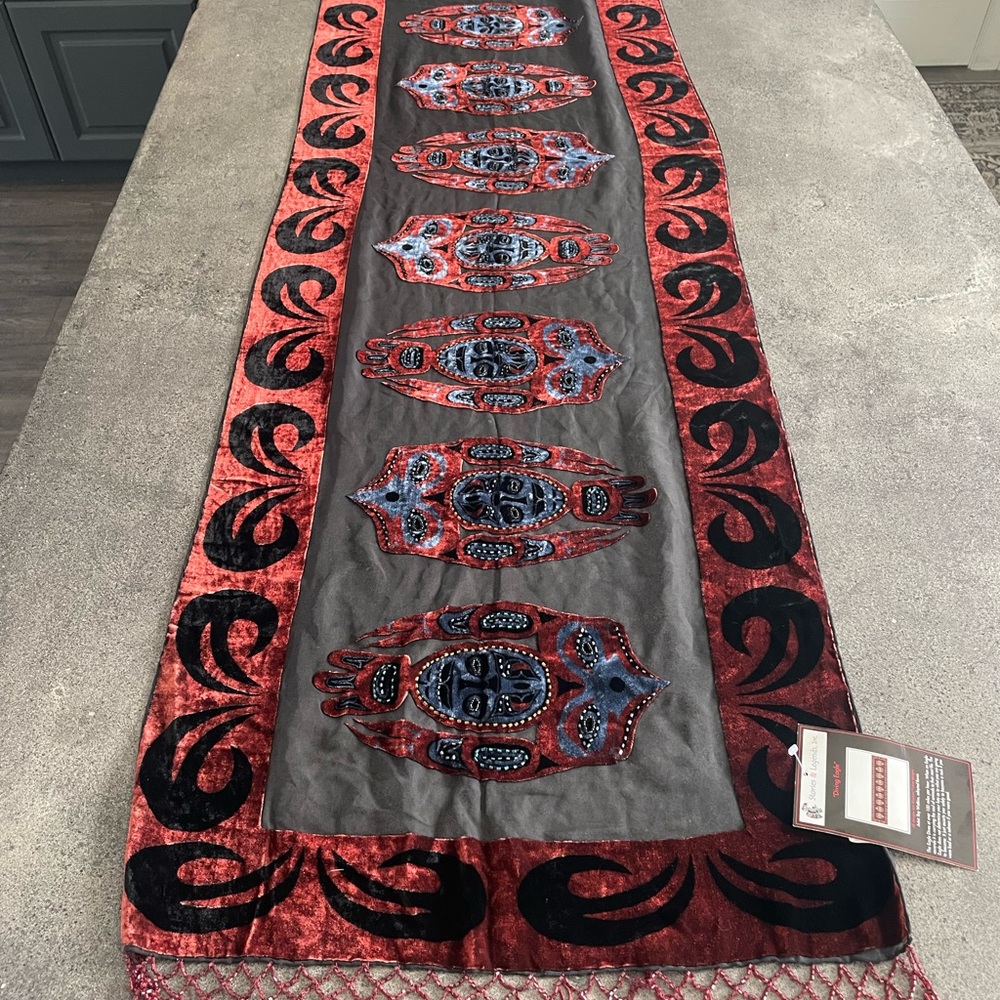 Diving Eagle Patterned Scarf - Picture 3 of 6